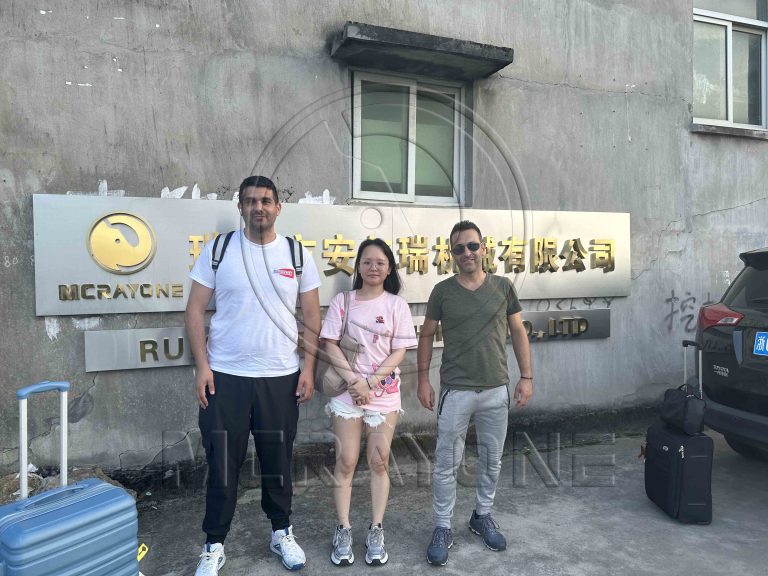 Los clientes visitan nuestra fábrica para probar los equipos de refinado de manteca de cacao